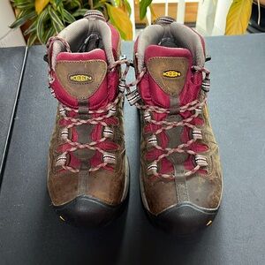 Keen Women's Utility Steel Toe Waterproof Shoe Size 9W